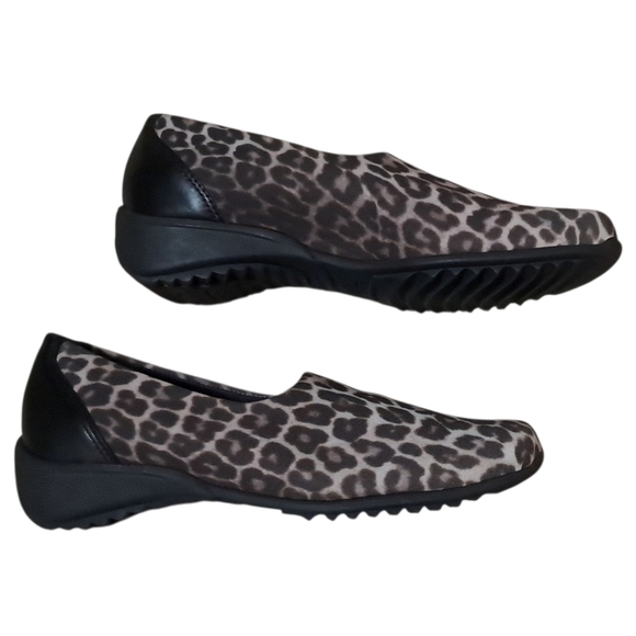 Munro Iriana Traveler Flats 5M • Leopard Print Comfort Slip-On Shoes - Picture 7 of 16